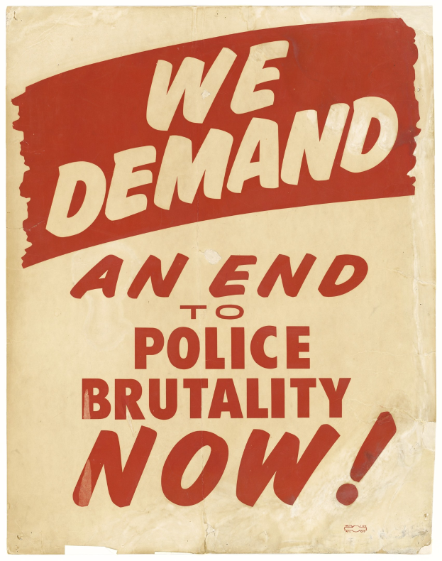 Plakat mit fetter schwarzer Schrift "Wir fordern jetzt ein Ende der Polizeigewalt" auf weißem Hintergrund, eingerahmt von einem schwarzen Rand.