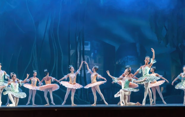 "Theater des Estrada-Liedes" des Zentrums für Ästhetische Erziehung von Kindern der Nizhny Novgorod-Region wird vor der Vorstellung des "Nussknackers" im Nizhny Novgorod TYUZ am 1. Juni auftreten