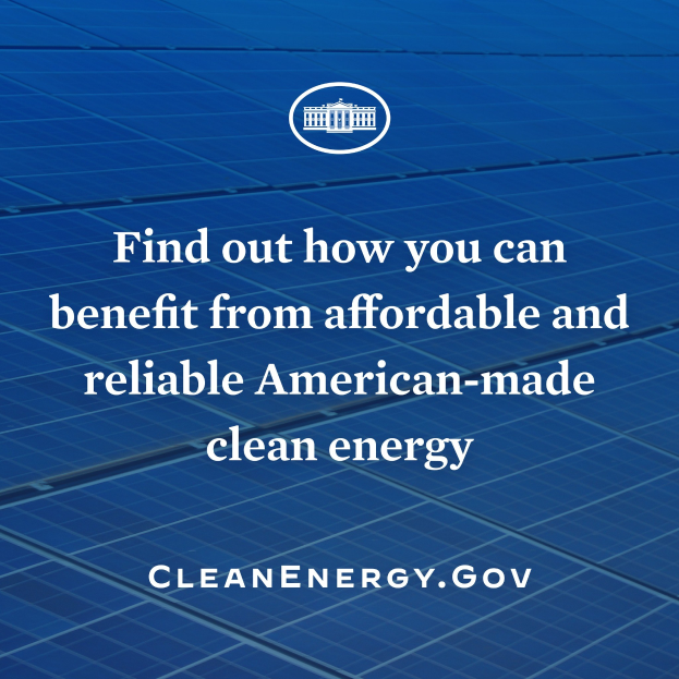 Plakat mit einem blauen Kreis-Logo, das einen weißen Stern und weißen Text enthält, der "Finden Sie heraus, wie Sie von erschwinglicher und zuverlässiger amerikanischer Made Clean Energy profitieren können", auf einem hellblauen Hintergrund zeigt.