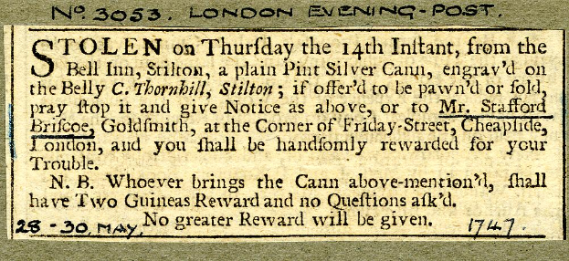 Eine schwarz-weiße Postkarte mit dem Bild eines Mannes und Text über eine gestohlene Silberkanne aus dem Bell Inn in Stilton.