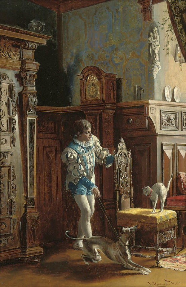 Eine Person in Kostüm hält einen Hund, während eine Katze auf einem Stuhl sitzt, mit Holzschränken, einer Uhr und einer Wand im Hintergrund.