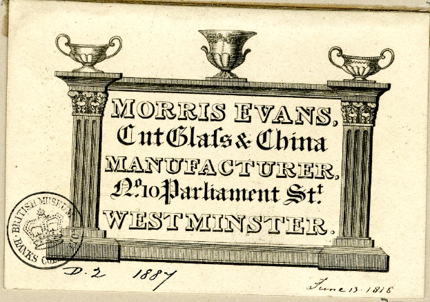 Ein Plakat mit zwei Tassen, einem Stempel auf der linken Seite und dem Text "Morris Evans, Cut Glass & China Manufacturer".