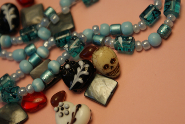 Ein künstliches Schmuckstück.