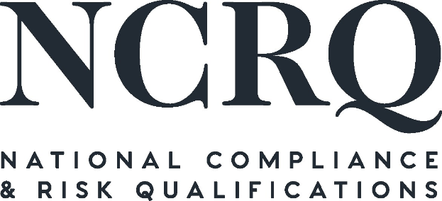 Weißer Hintergrund mit zentrierter fetter schwarzer Schrift "National Compliance & Risk Qualifications" in einem dünnen schwarzen Rahmen, unter Verwendung einer modernen professionellen Schriftart.
