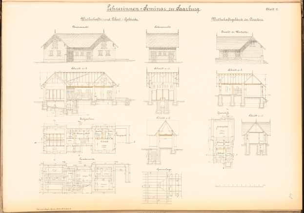 Ein offenes Buch, das eine Hauszeichnung und detaillierte Pläne zeigt und einen umfassenden Überblick über die Hausgestaltung bietet.