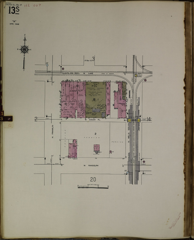 Offenes Buch mit detaillierter Stadtkarte-Illustration und umgebendem Text auf seinen Seiten.