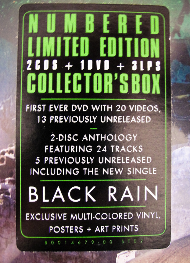 Eine Werbung mit einer Vielzahl von Produkten und Text.