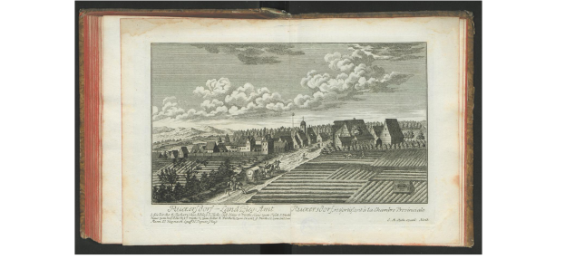 Ein offenes Buch mit dem Titel 'Landschaft des Rhein-Wesfalens' aus dem Jahr 1805, das eine detaillierte Illustration eines Dorfes mit Häusern, Bäumen, Hügeln und einer bewölkten Himmel zeigt.