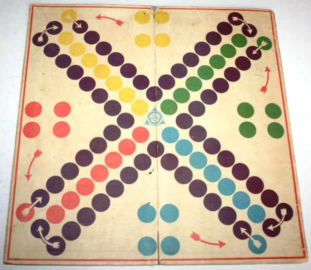 Backgammon-Spielbrett mit farbigen Kreisen in einem kreisförmigen Muster und Pfeilen auf einem weißen Hintergrund.