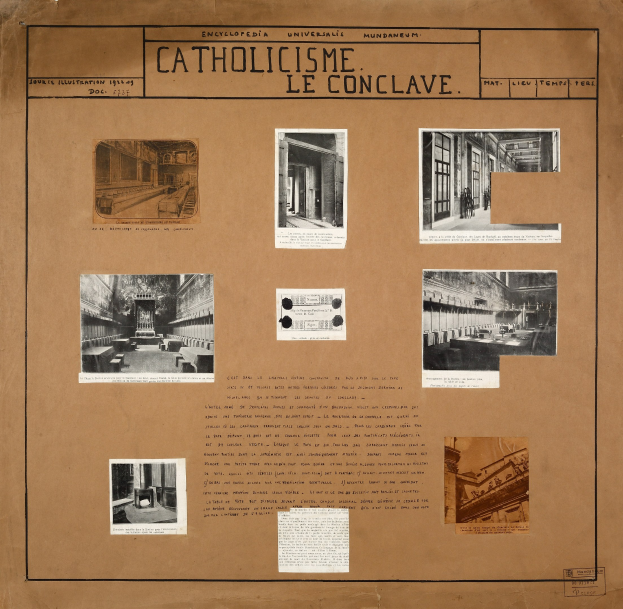 Ein Buch mit Bildern von Innenräumen der katholischen Kirche, Kunstgegenständen und Texten zur Geschichte und Bedeutung.