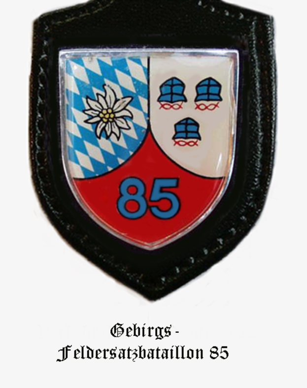 Ein Abzeichen mit der Nummer 85, das das bayerische Füßballteam repräsentiert, mit deutschem Text unten.