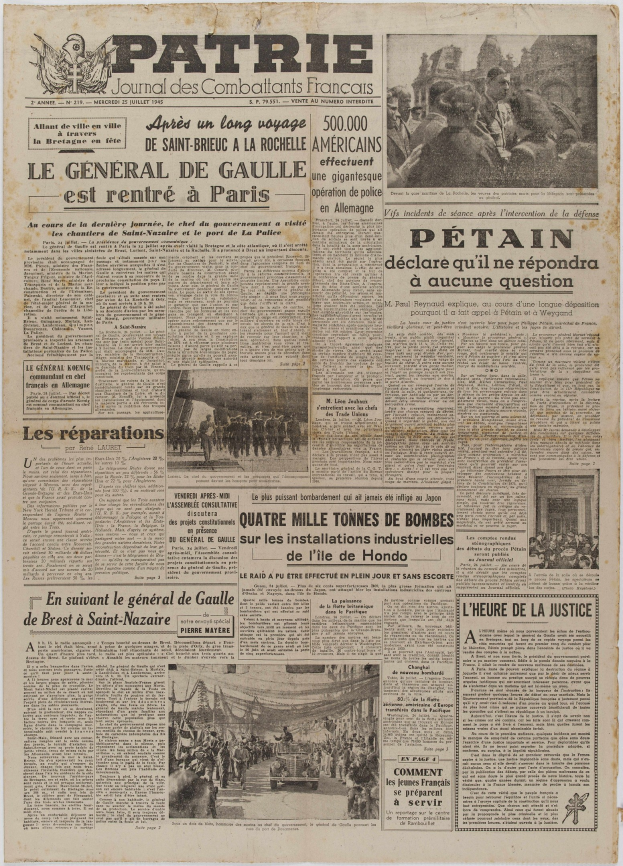 Titelseite einer Zeitung mit einem Gruppenfoto von lachenden Menschen, umgeben von Text und Bildern.