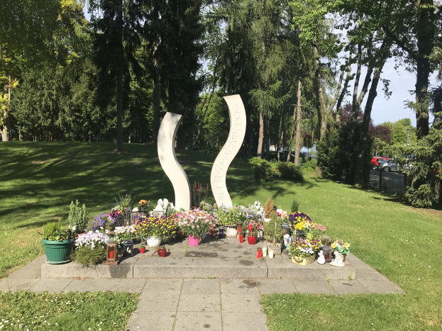 Öffentliche Gedenkfeier für den Brandanschlag