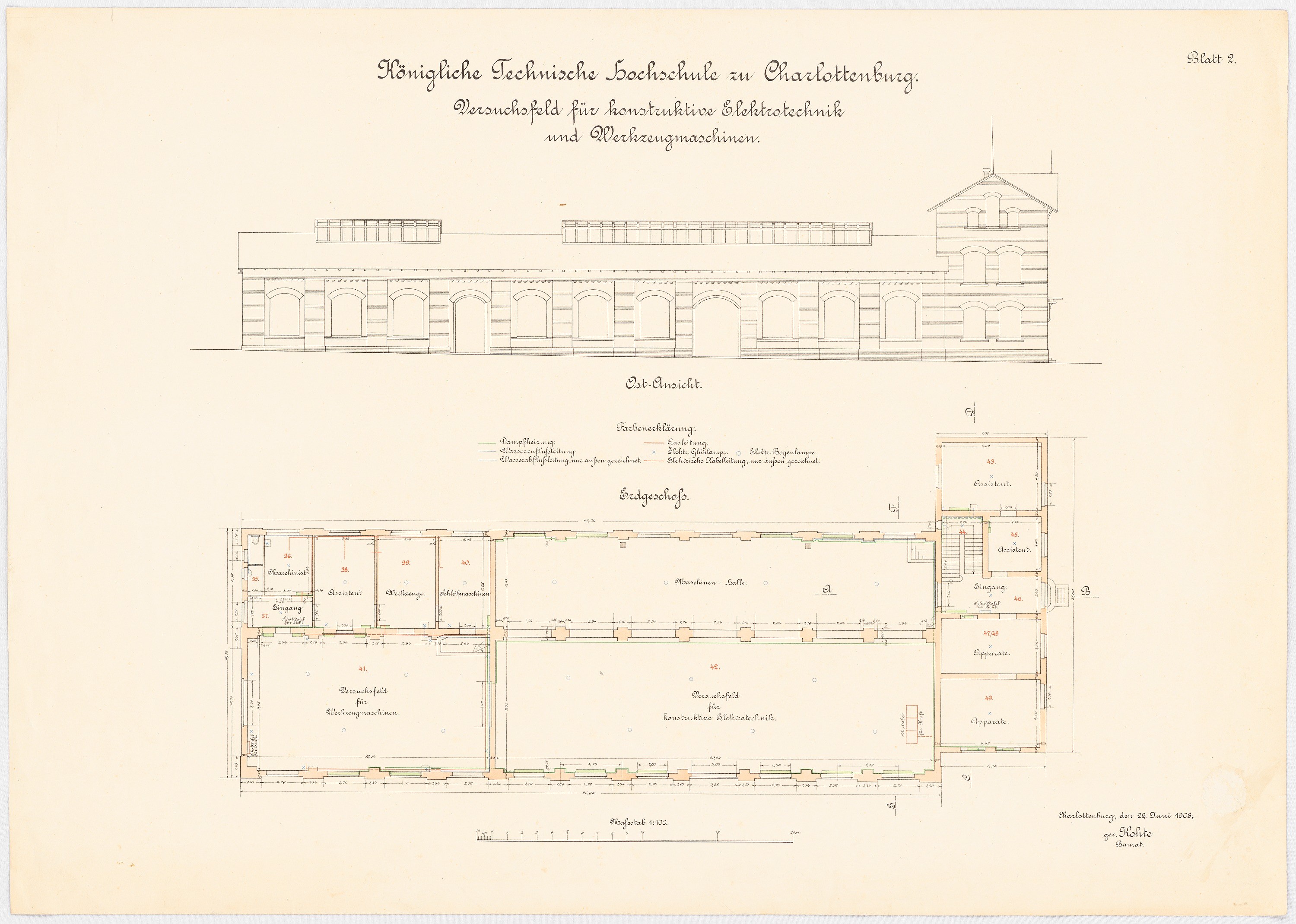 Eine Zeichnung eines mehrfenstrigen Gebäudes, das als "Königliche Technische Hochschule in Charlottenburg" beschriftet ist, zusammen mit einem Grundriss, mit handschriftlichen Texten auf dem Papier.