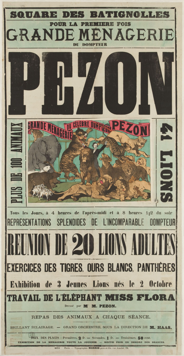 Ein nostalgisches Zirkusposter mit einem Löwen, einer Giraffe, einem Zebra und einem Flusspferd, mit Text über den Zirkus und seine Tiere.