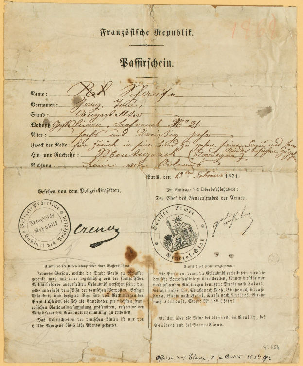 Ein altes, gelbliches Dokument mit einem kreisförmigen, schwarz umrandeten Stempel, das schwarze Tintenbuchstaben enthält, wahrscheinlich ein Brief der deutschen Regierung.