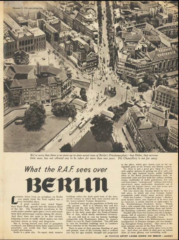 Schwarz-weiß-Fotografie einer alten Zeitung mit einer Stadtansicht, die Gebäude, Bäume und Fahrzeuge zeigt, sowie begleitenden Text.