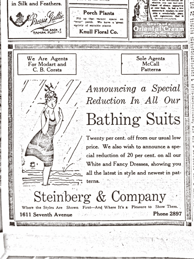 Eine Frau in einem weißen hochgeschlossenen, langärmeligen Kleid mit ihrem Haar in einem Knoten, die zentral in einer Werbung für Steinberg & Company's Badesachen steht, umgeben von Text.